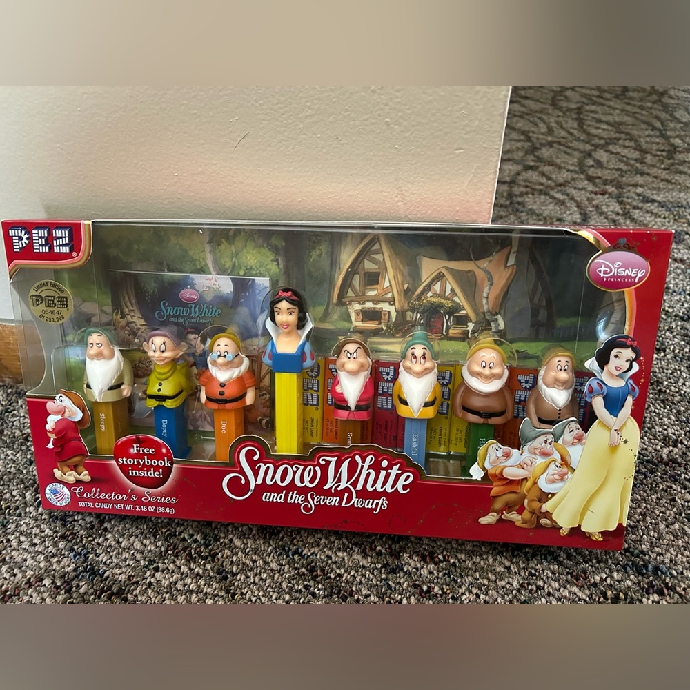 Never opened-limited edition Snow White and the Seven Dwarfs Pez Set